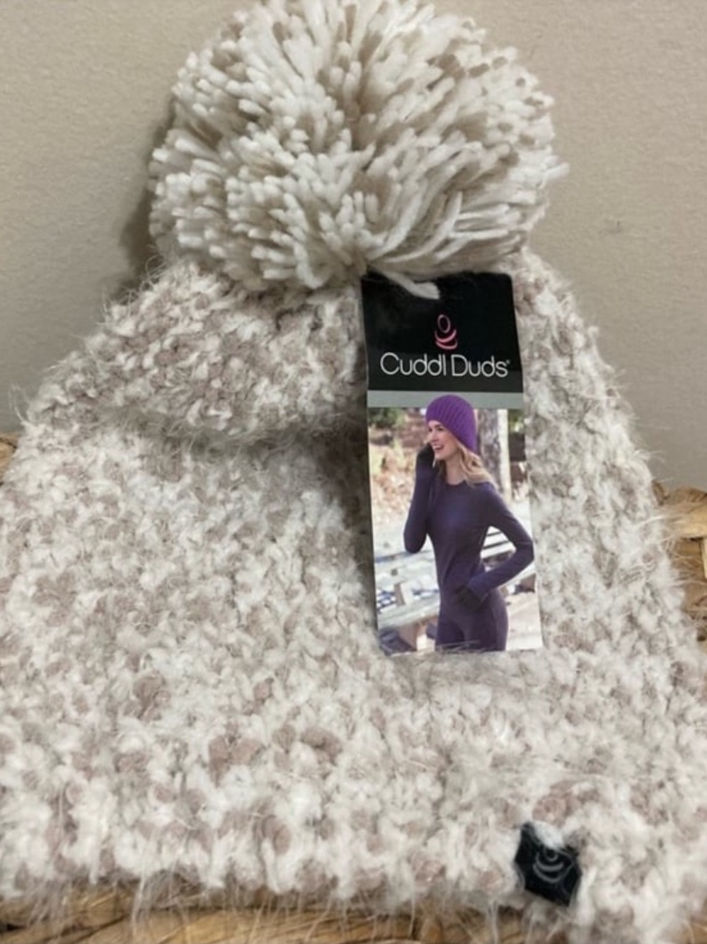 🔴 Cuddl Duds Cream Marled Pom Knit Beanie! 🔥